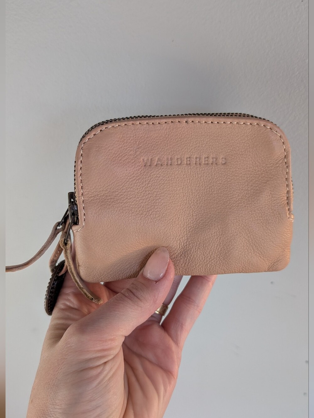 The Wanderers Travel Co. Zippered Leather Wallet, Pale Pink / Tan - Picture 12 of 15